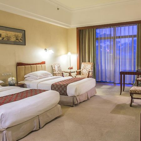 Phoenix Hotel Wuyi Цзянминь Екстер'єр фото