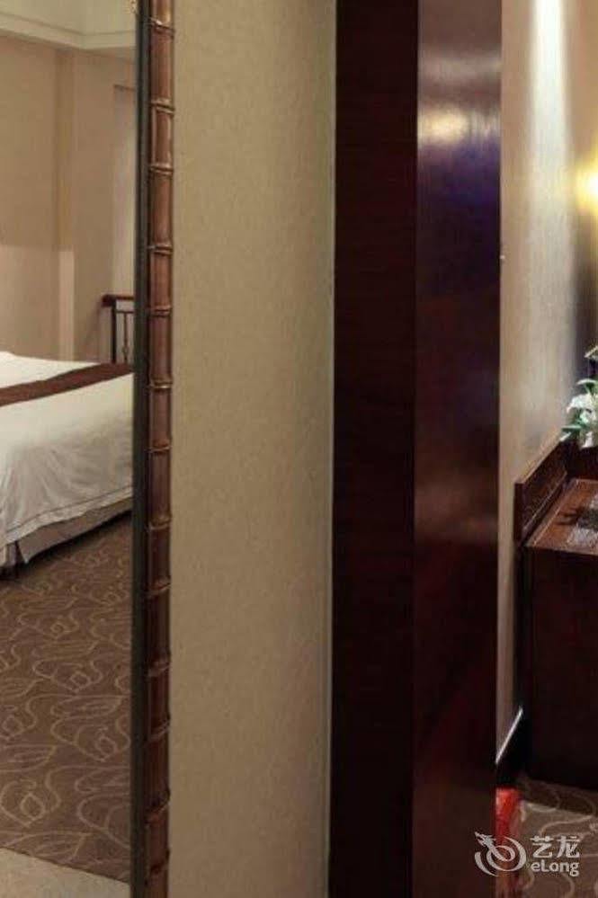 Phoenix Hotel Wuyi Цзянминь Екстер'єр фото